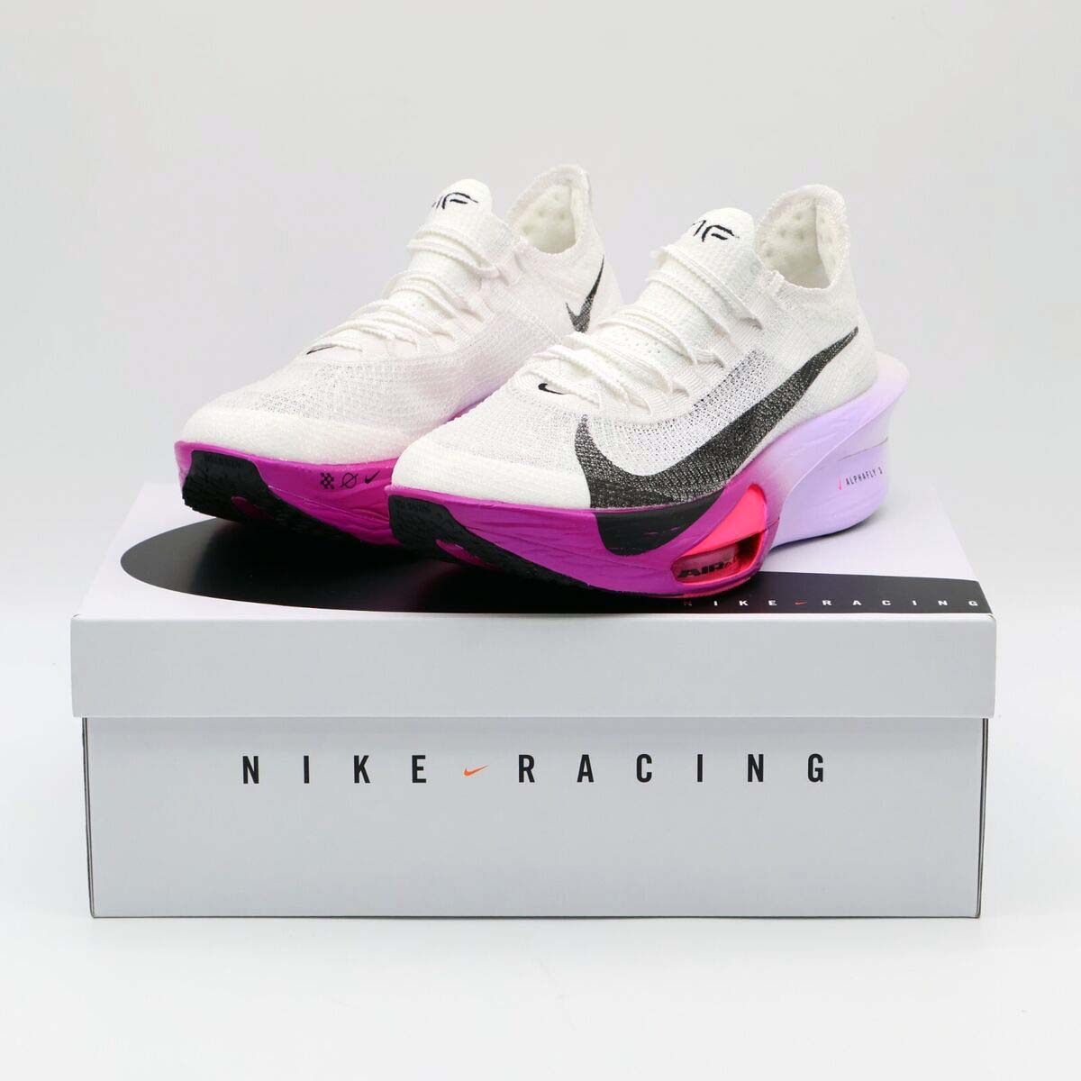 بررسیNike Alphafly 3
