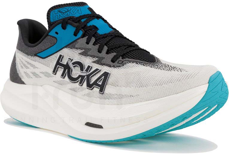 تصویر کفش دویدن Hoka Rocket X 3 از نمای جانبی با تمرکز روی لایه کربنی و لاستیک زیر