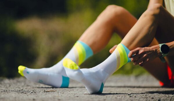 تصویر جوراب دویدن حرفه‌ای با فناوری ضدتاول و حمایت قوس پا – بهترین انتخاب برای runners در runerun.ir